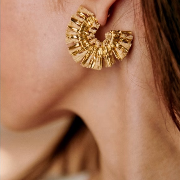 Sezane Mathis Anneaux Gold Fan Statement Earrings - Picture 3 of 7